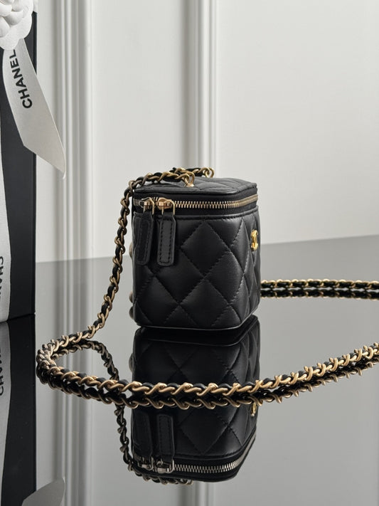 Chan chain shoulder bag with gold ball charm