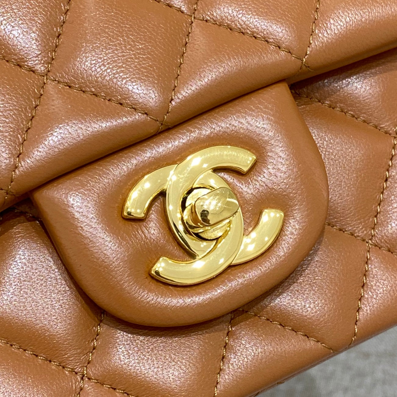 CH  MINI CLASSIC HANDBAG 20 Lambskin Gold Brown