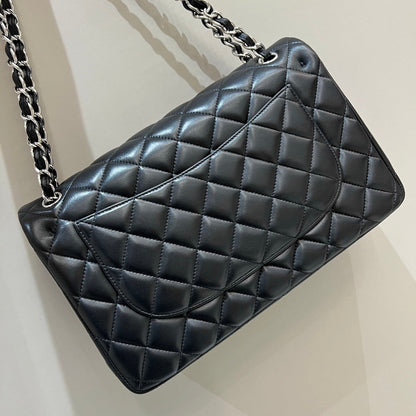CH  LARGE CLASSIC HANDBAG 30 Lambskin Black