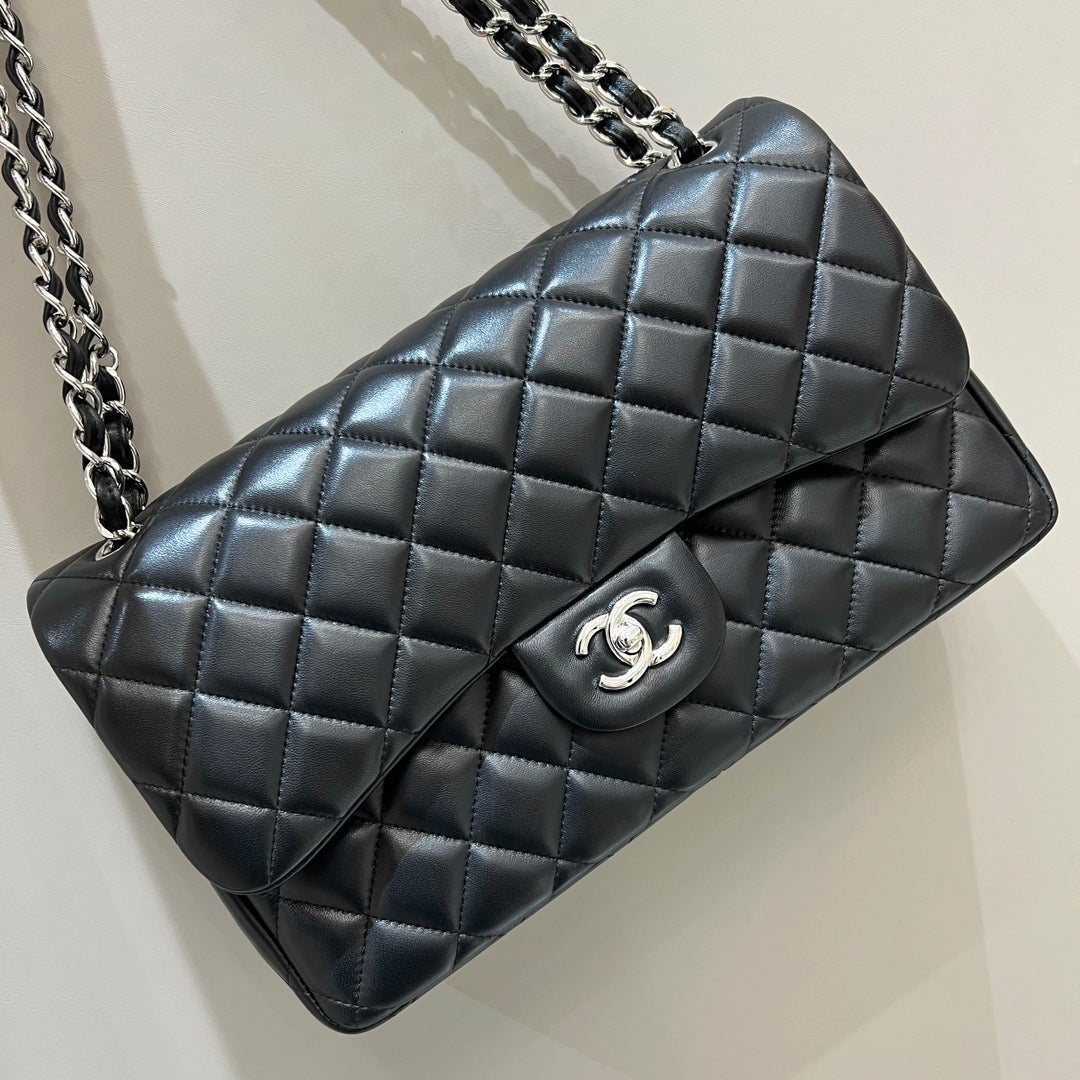 CH  LARGE CLASSIC HANDBAG 30 Lambskin Black