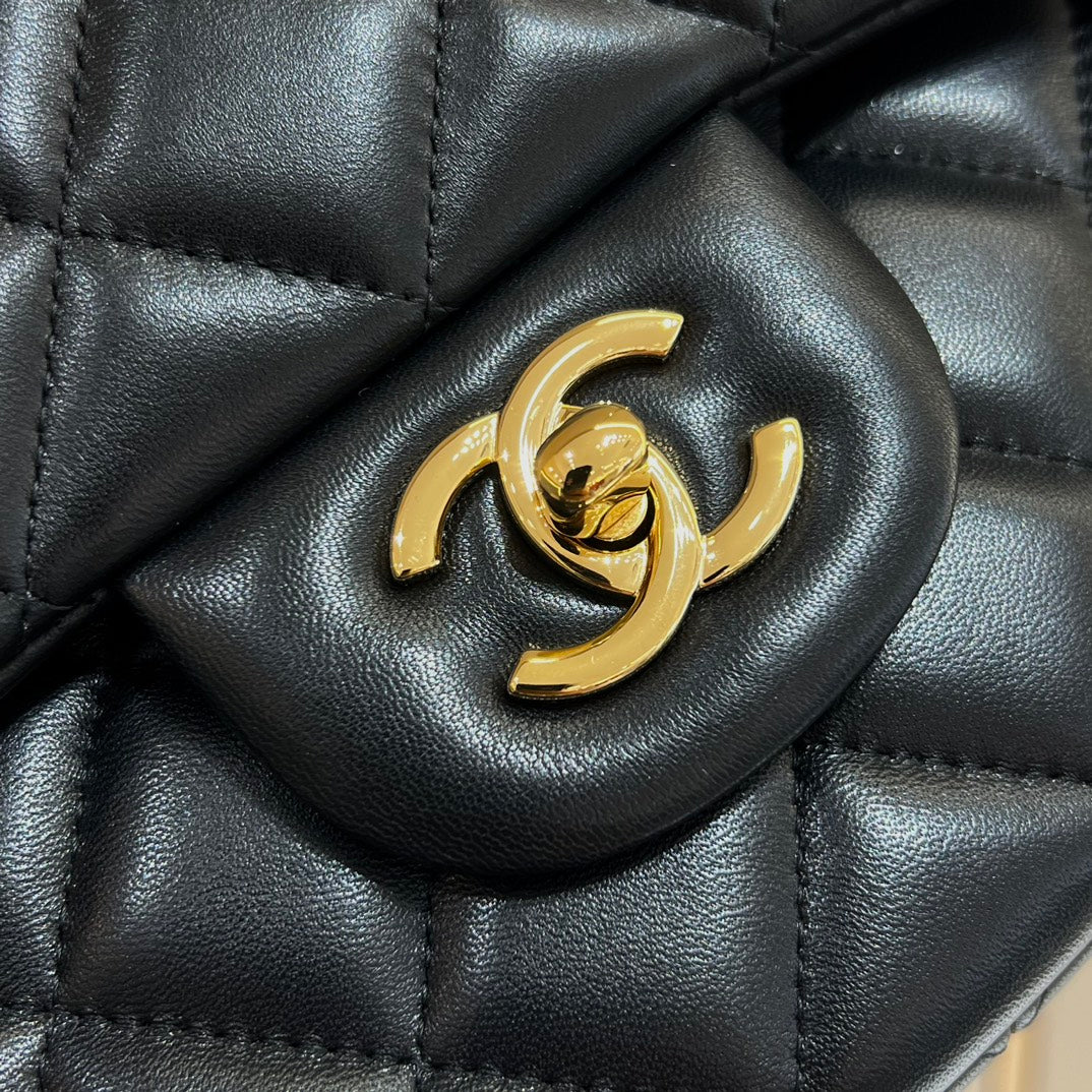 CH  LARGE CLASSIC HANDBAG 30 Lambskin Black