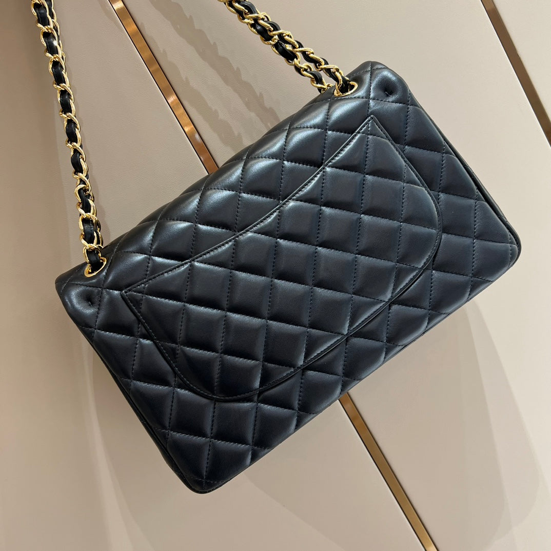 CH  LARGE CLASSIC HANDBAG 30 Lambskin Black