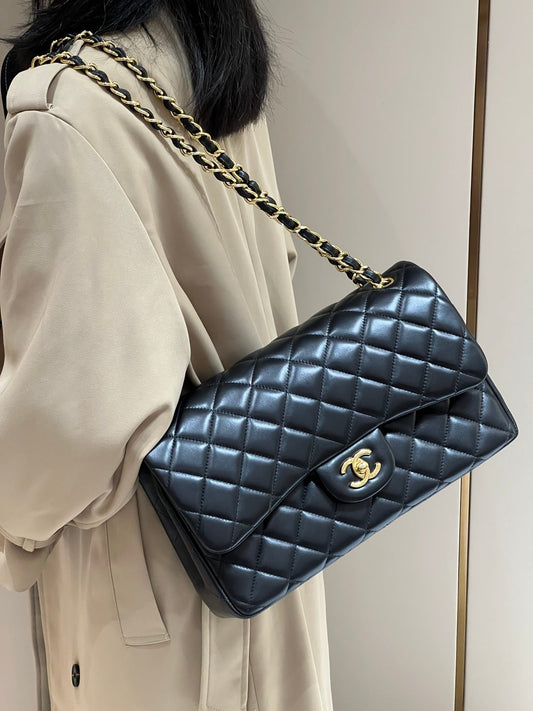 CH  LARGE CLASSIC HANDBAG 30 Lambskin Black