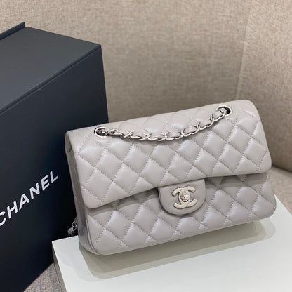 CH  SMALL CLASSIC HANDBAG 23 Lambskin Dove Gray