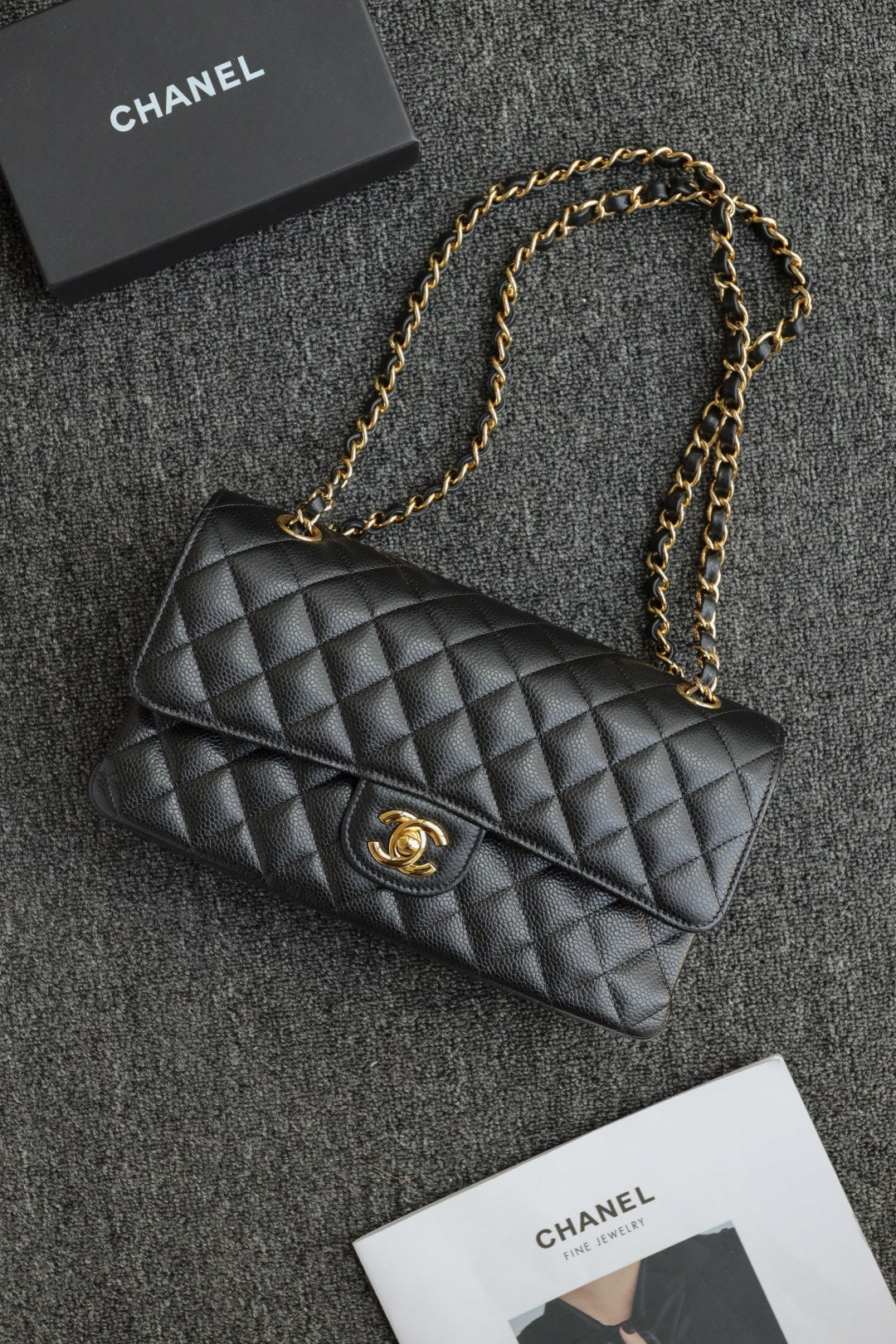 CH CLASSIC 11.12 HANDBAG 25.5 Grained Calfskin Black