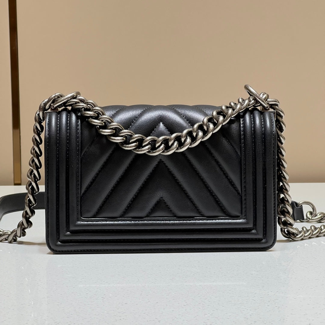 CH SMALL BOY HANDBAG 20 Calfskin V Pattern Black