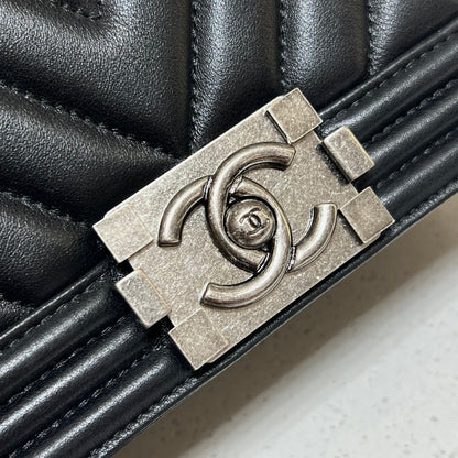 CH SMALL BOY HANDBAG 20 Calfskin V Pattern Black