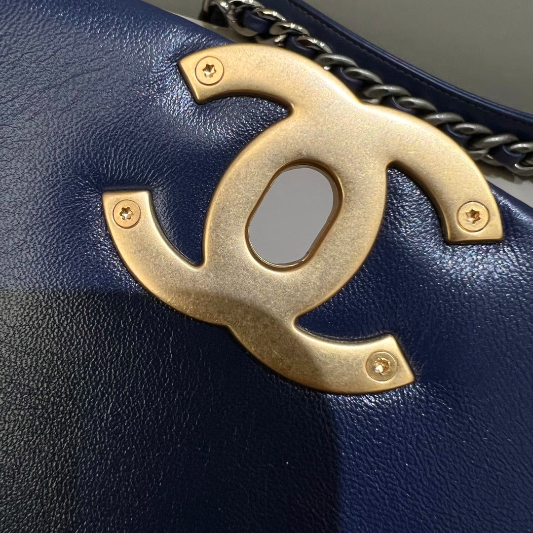 CH  19 HANDBAG 26  Lambskin Navy Blue