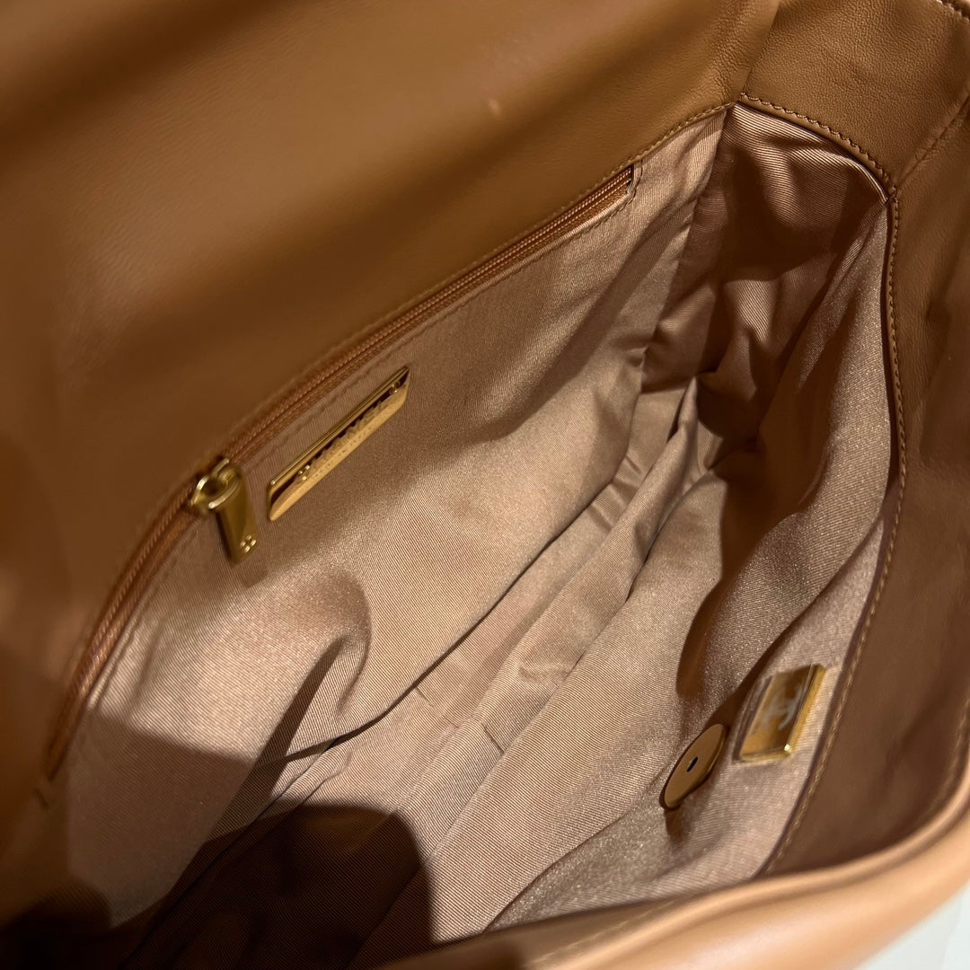CH  19 LARGE HANDBAG 30  Lambskin Gold Brown