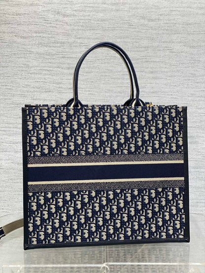 DO  Book Tote Bag Blue Di0r Oblique Embroidery and Calfskin