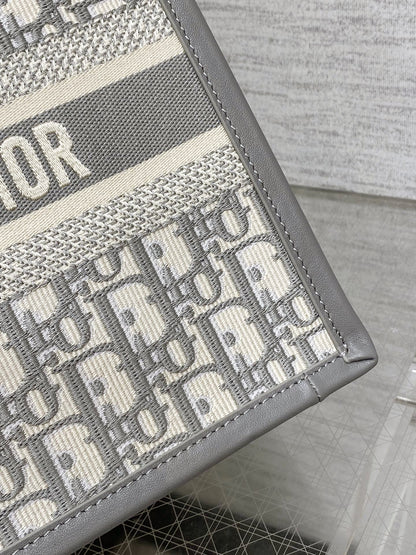 DO Medium Book Tote Gray Dior Oblique Embroidery and Calfskin