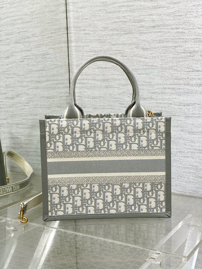 DO Medium Book Tote Gray Dior Oblique Embroidery and Calfskin