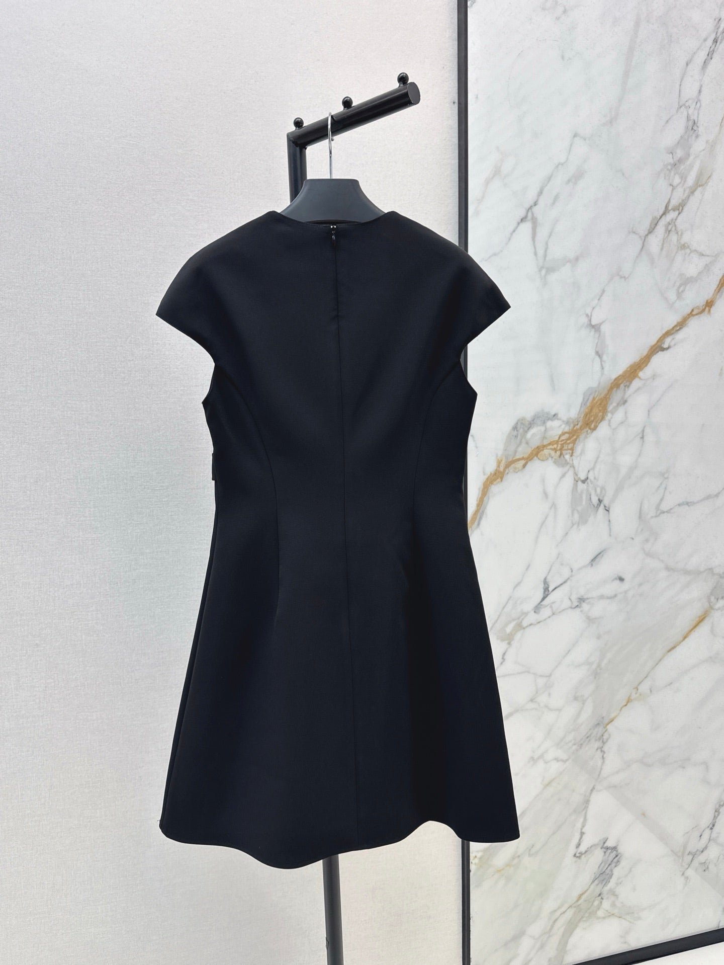 P 25ss sleeveless dress