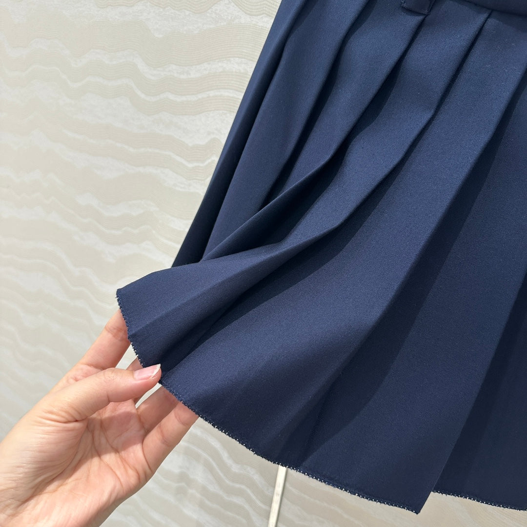 m 25ss pleated skirt