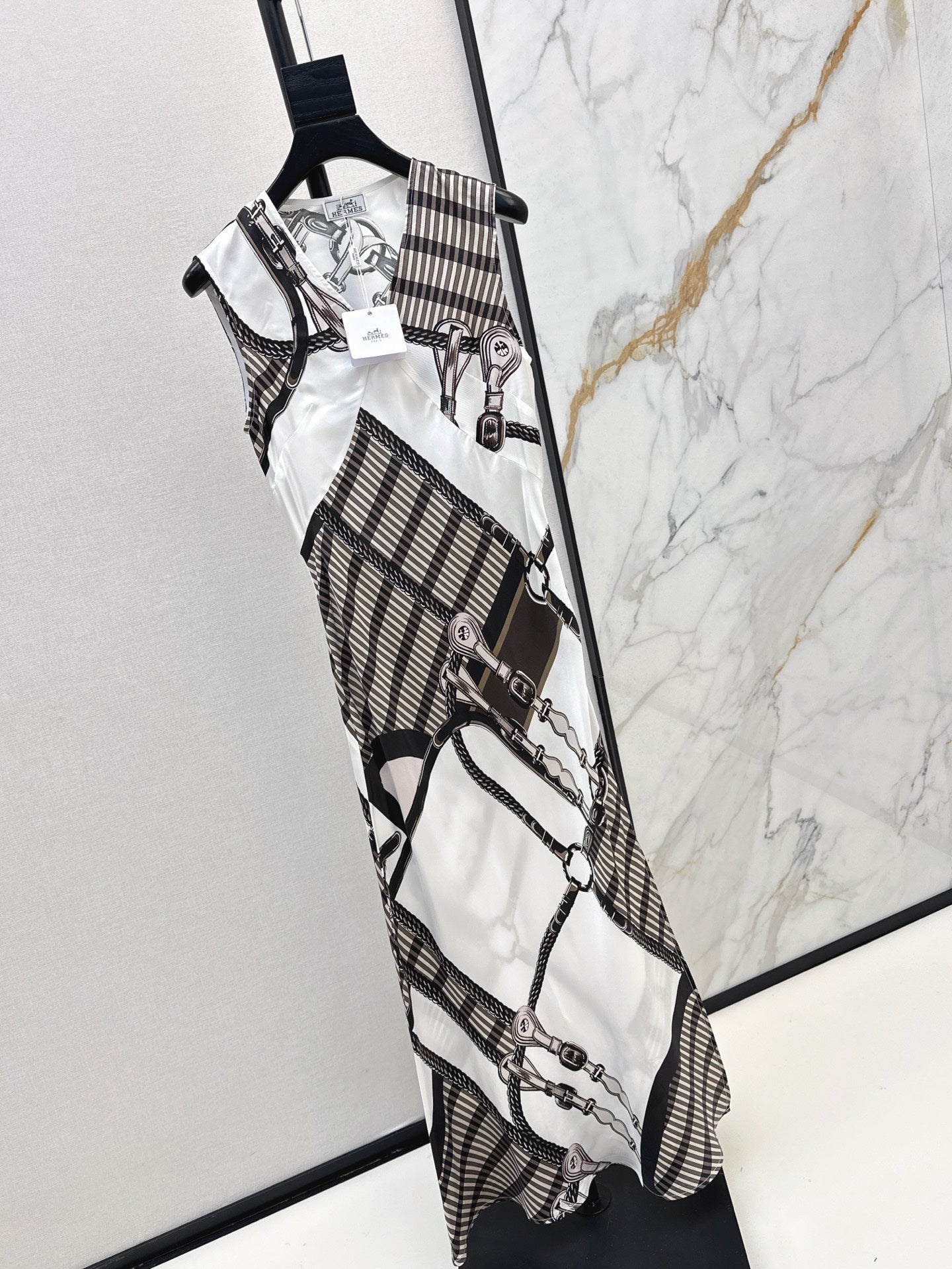 H 25ss silk sleeveless dress