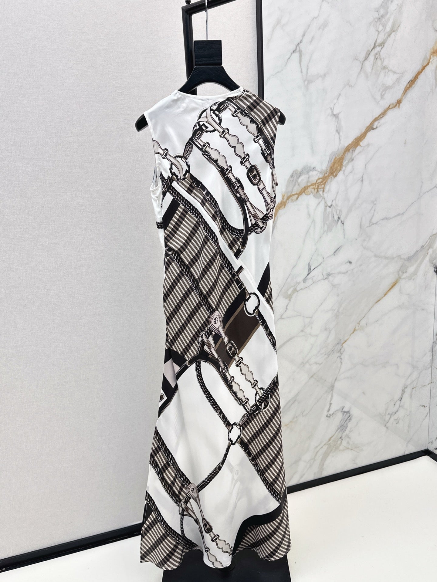 H 25ss silk sleeveless dress