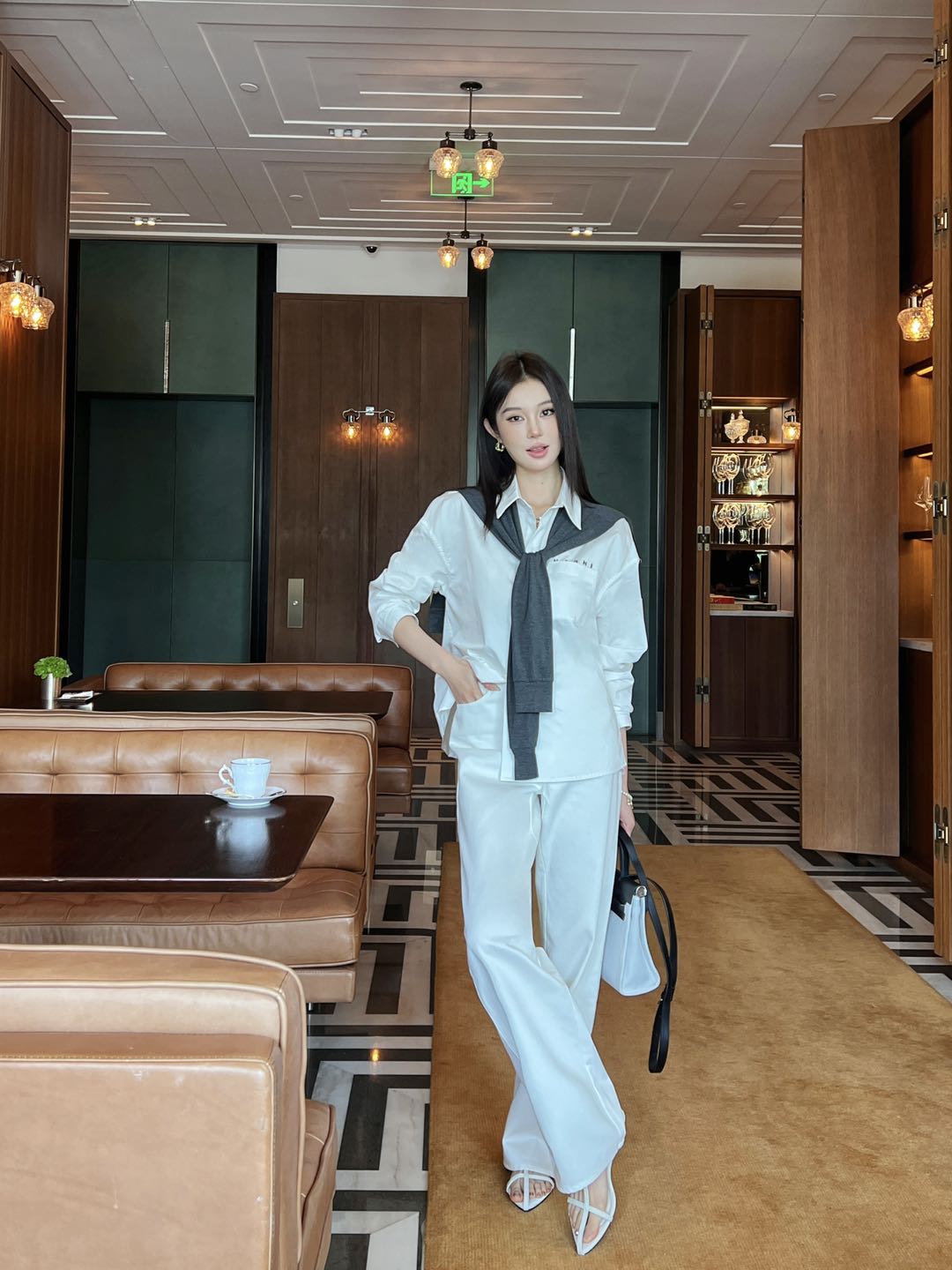 ma 25ss embroidered jeans