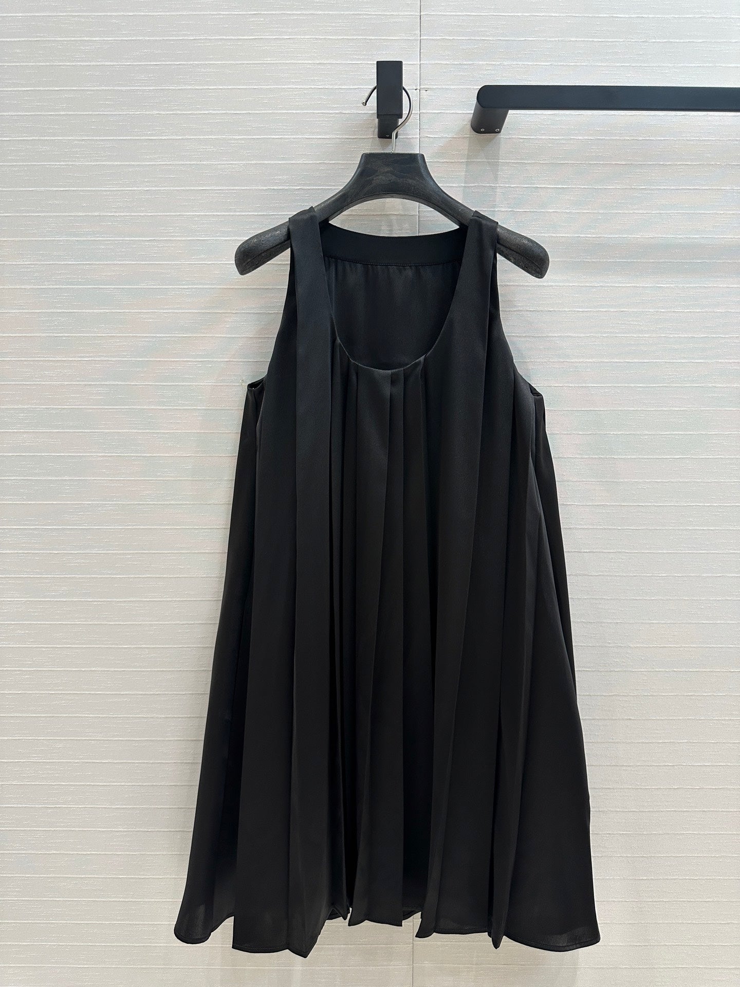 Lo 25ss sleeveless dress