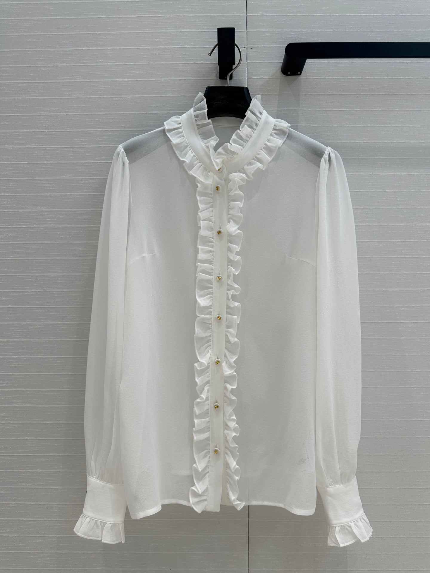 Do 25ss silk buttons shirt