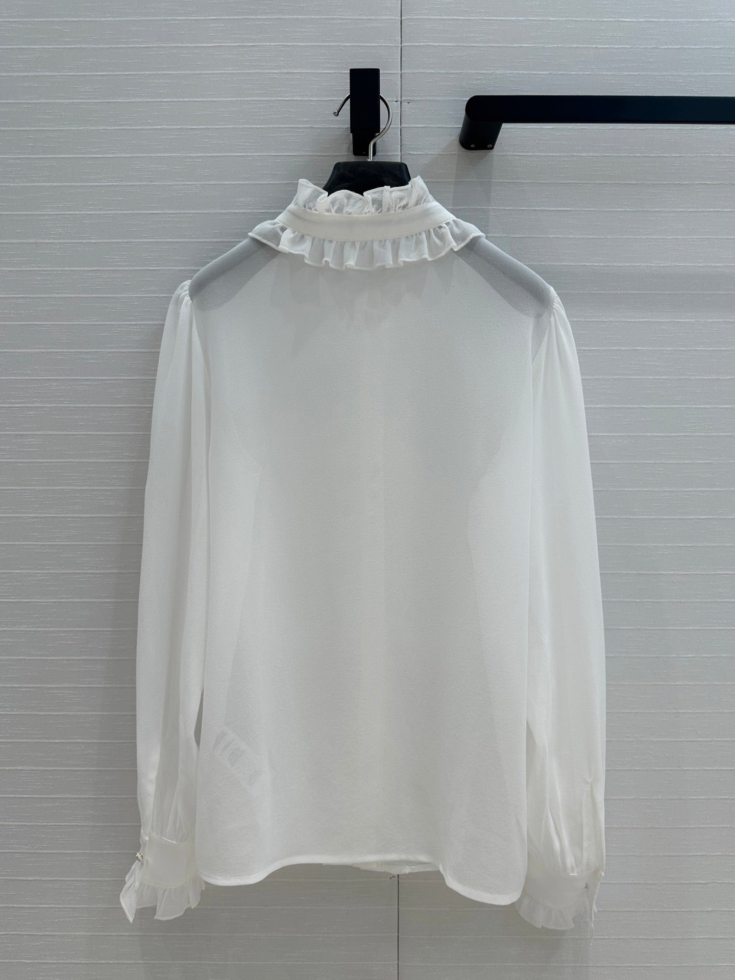 Do 25ss silk buttons shirt