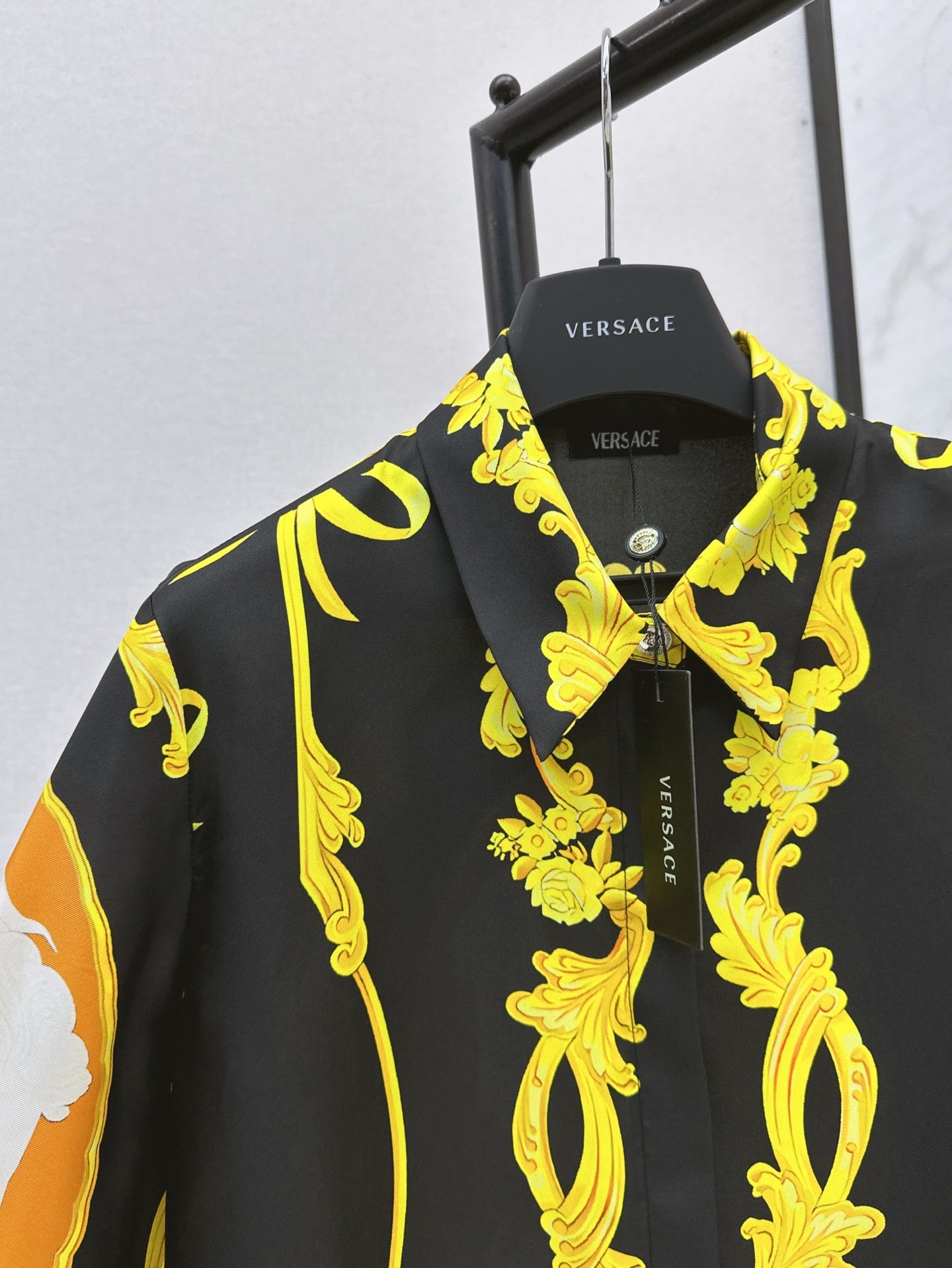 V  25ss Silk shirt