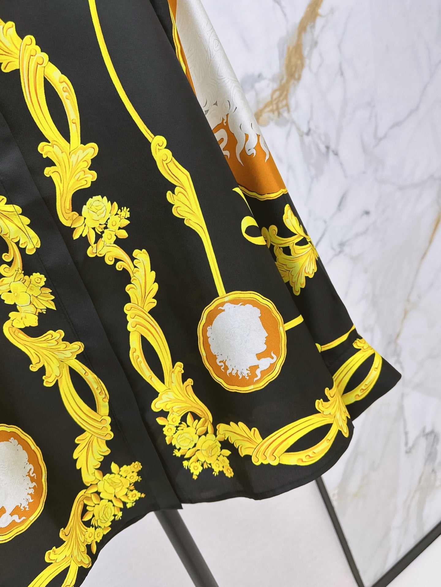 V  25ss Silk shirt