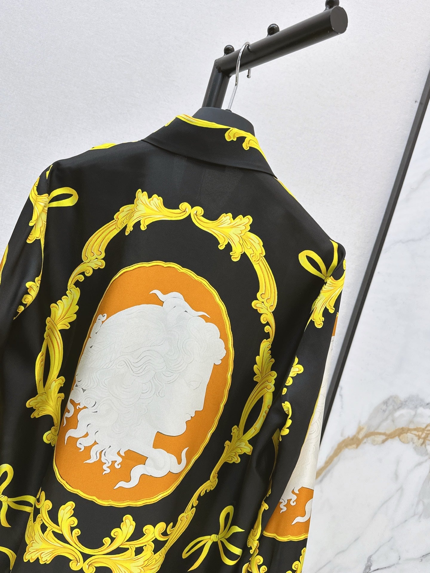 V  25ss Silk shirt