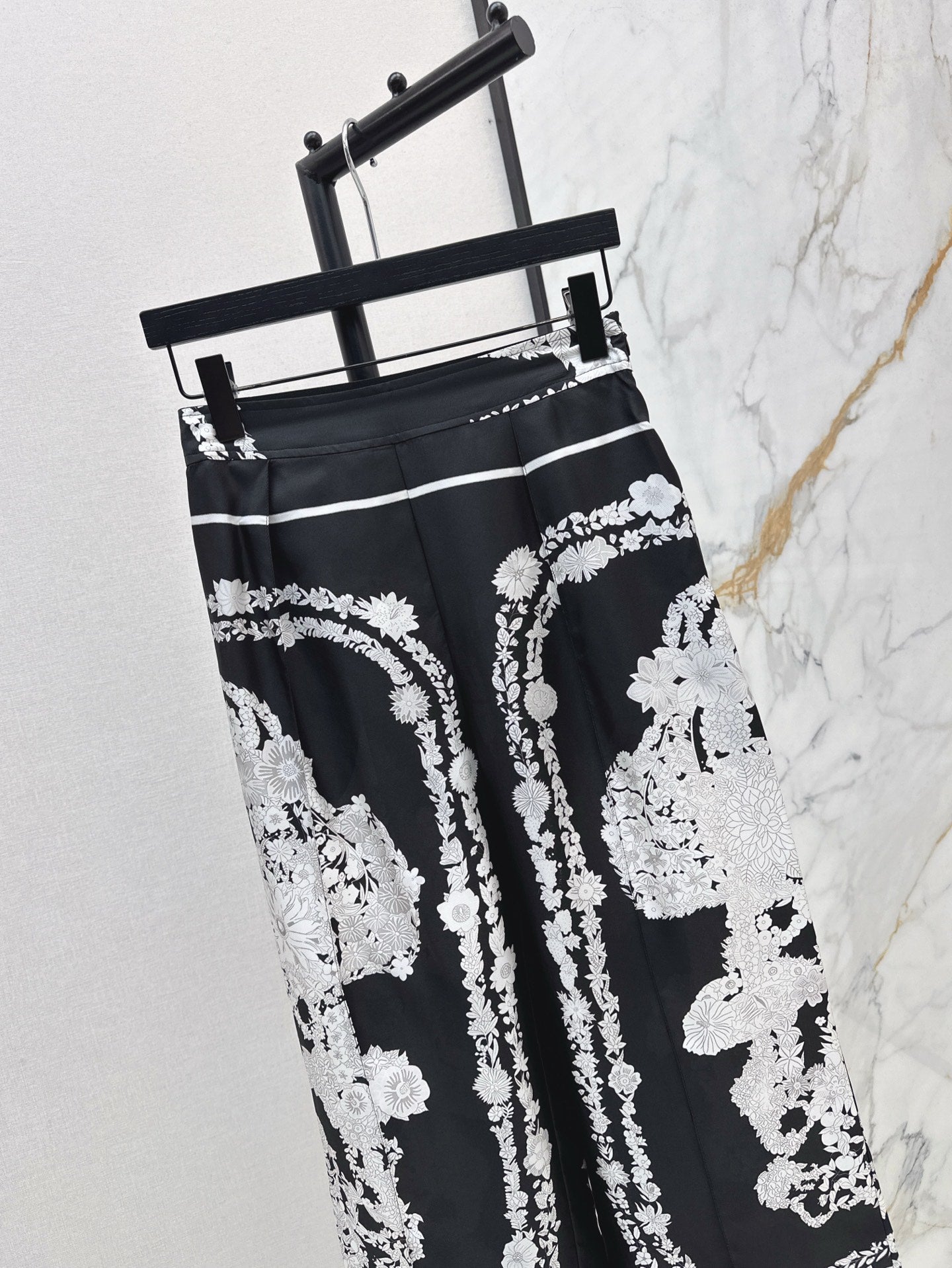 H 25ss Silk pants