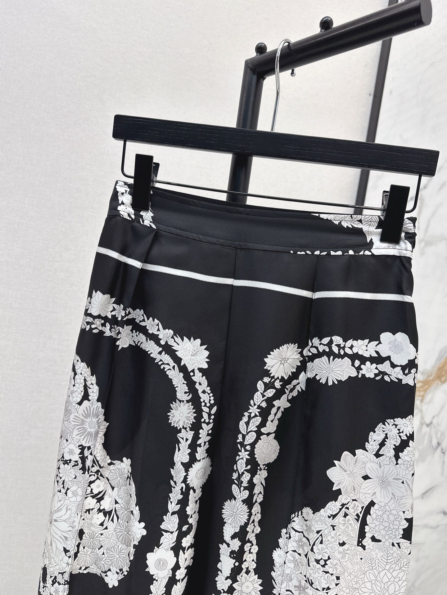 H 25ss Silk pants
