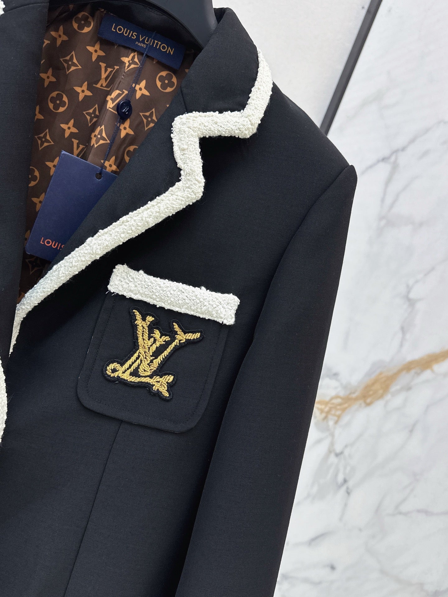 L 25ss embroidered blazer