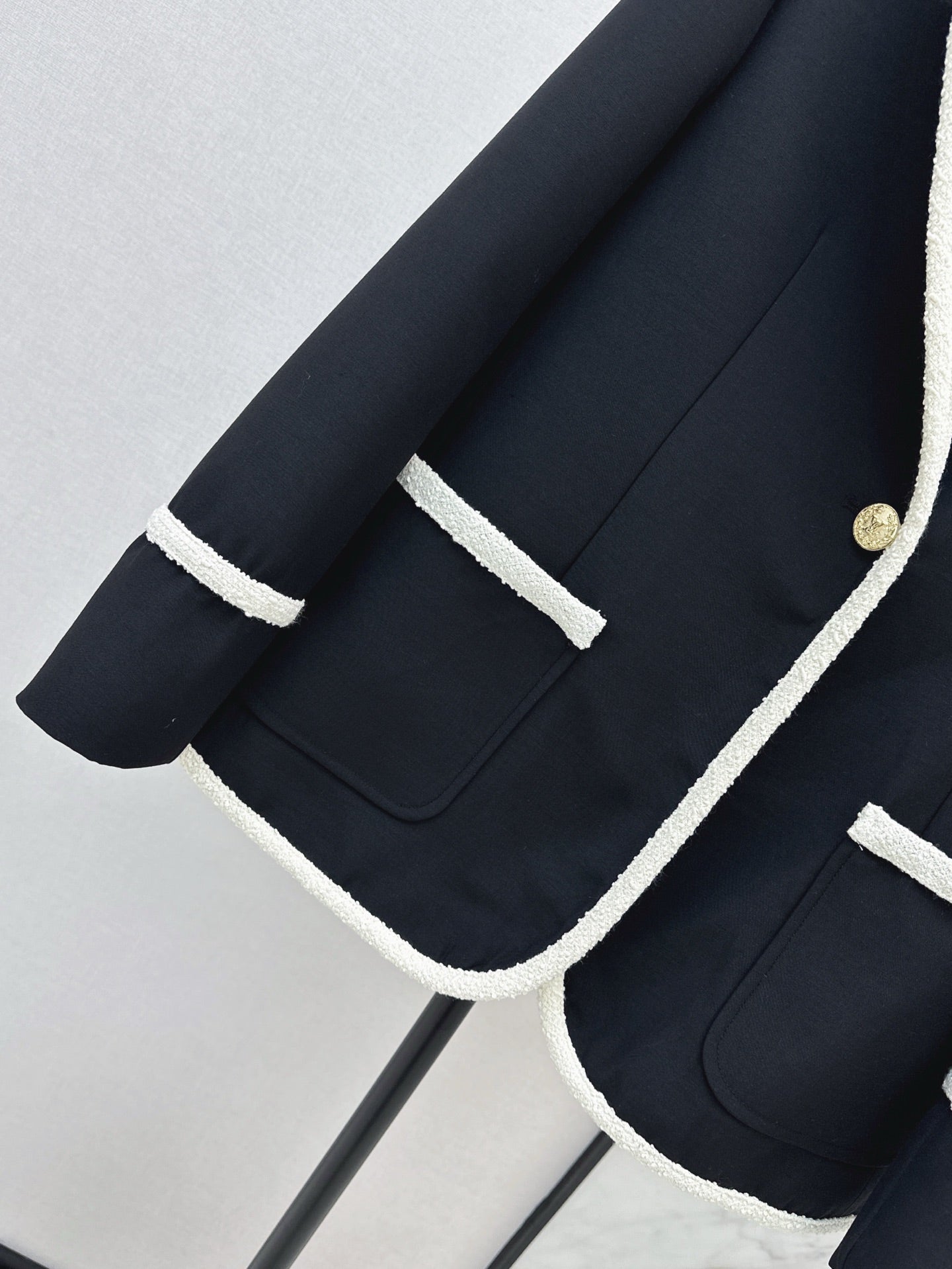 L 25ss embroidered blazer
