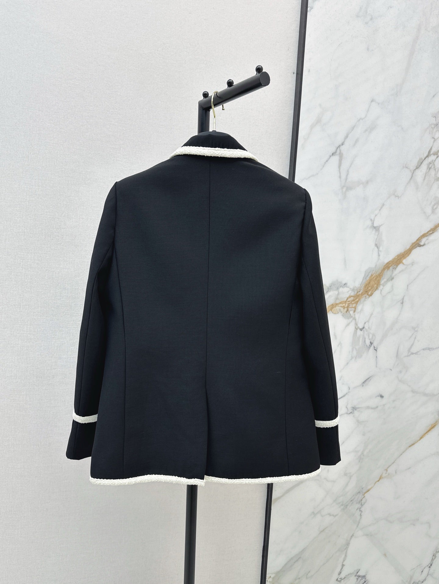 L 25ss embroidered blazer