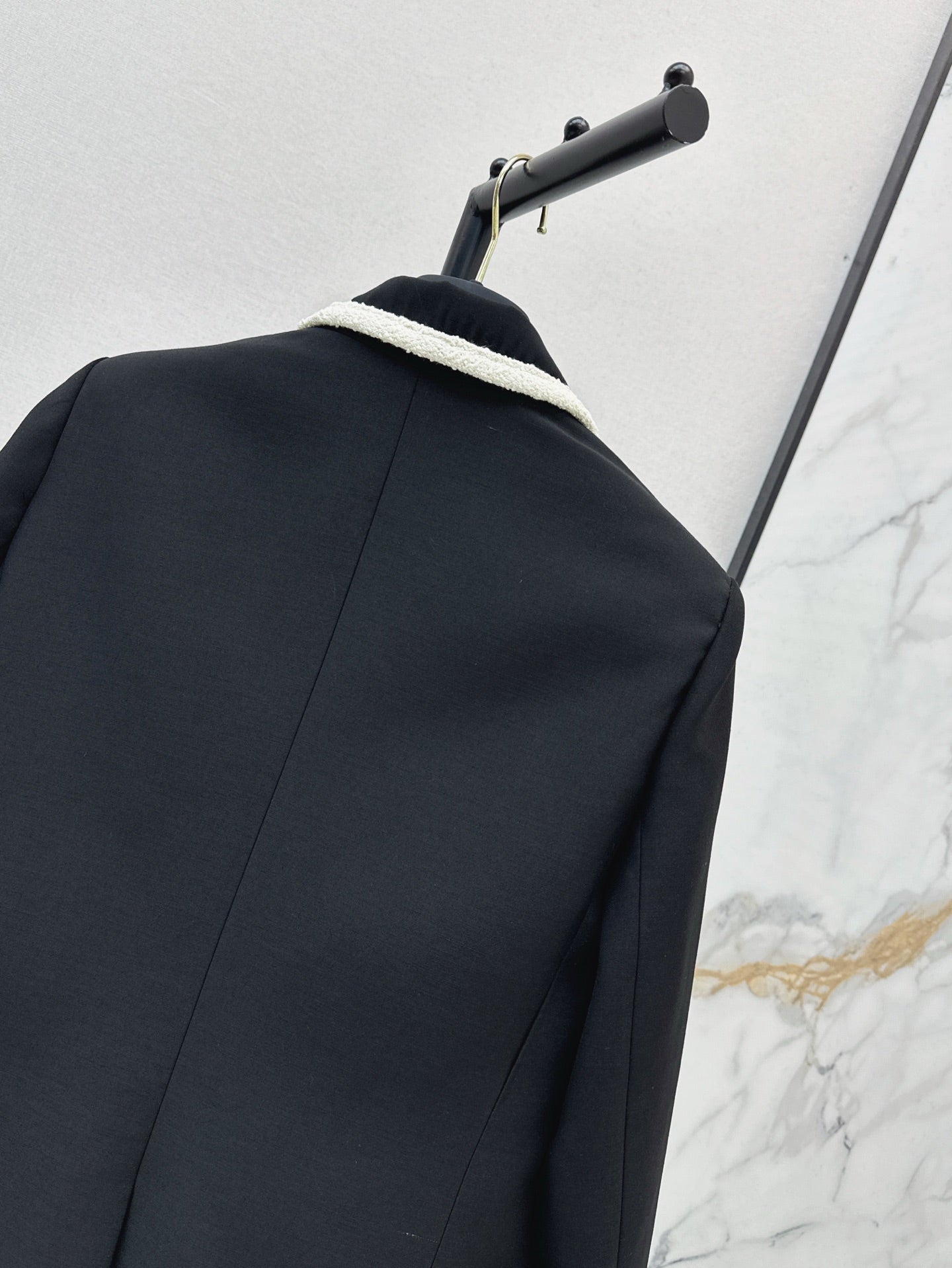 L 25ss embroidered blazer