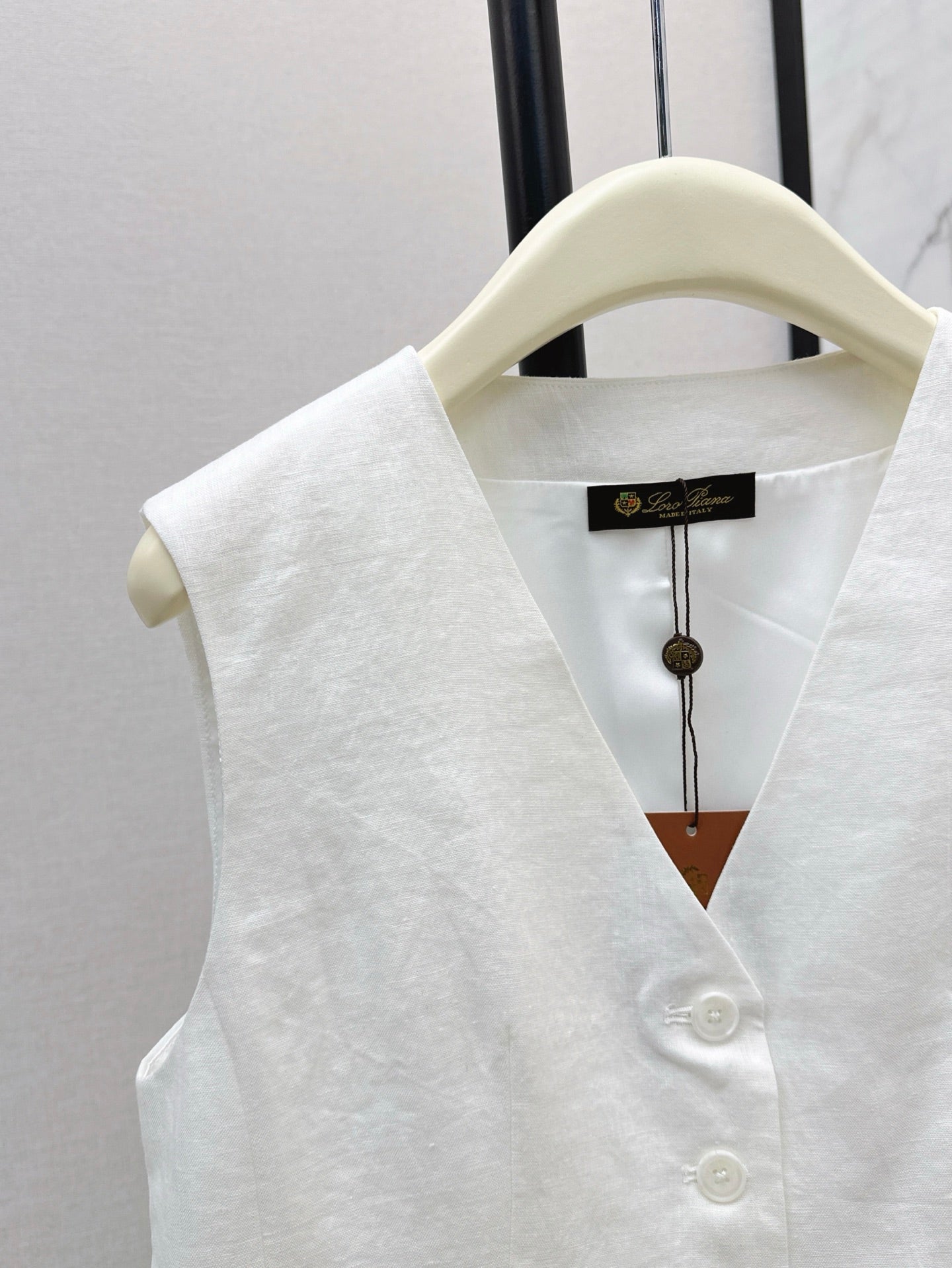 Lo 25ss linen vest