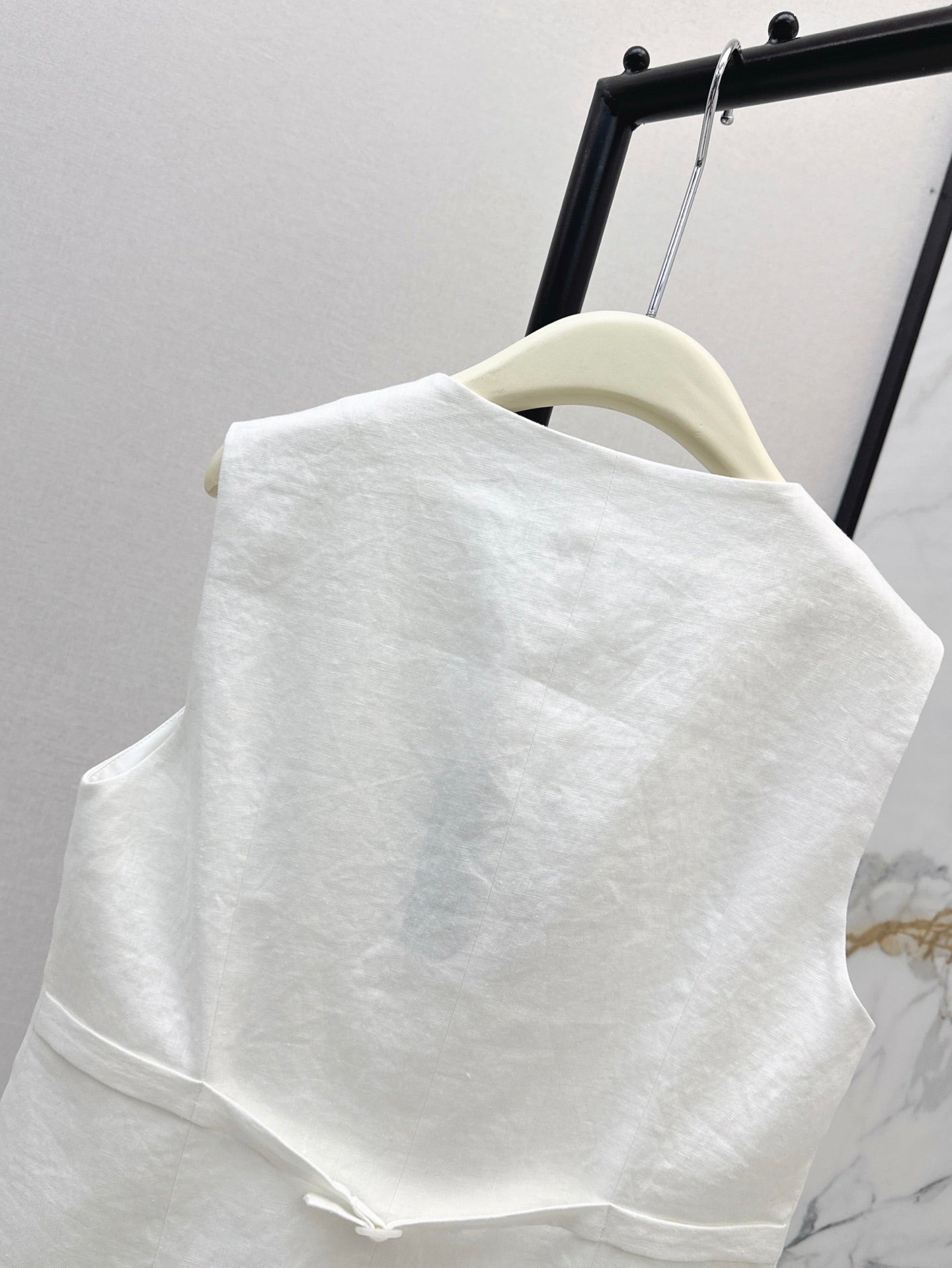Lo 25ss linen vest