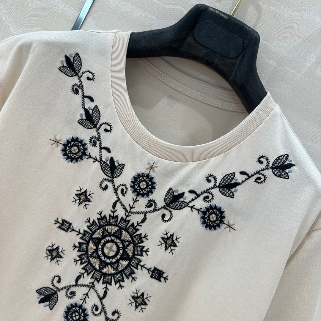 ma 25ss embroidered t-shirt