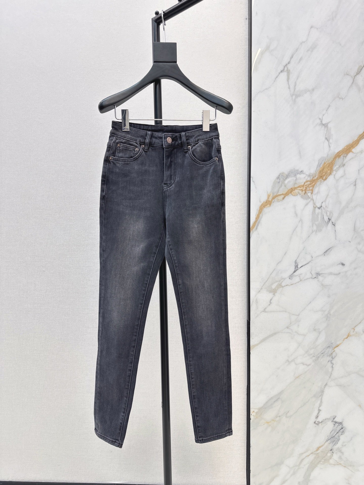 P 25ss embroidered jeans