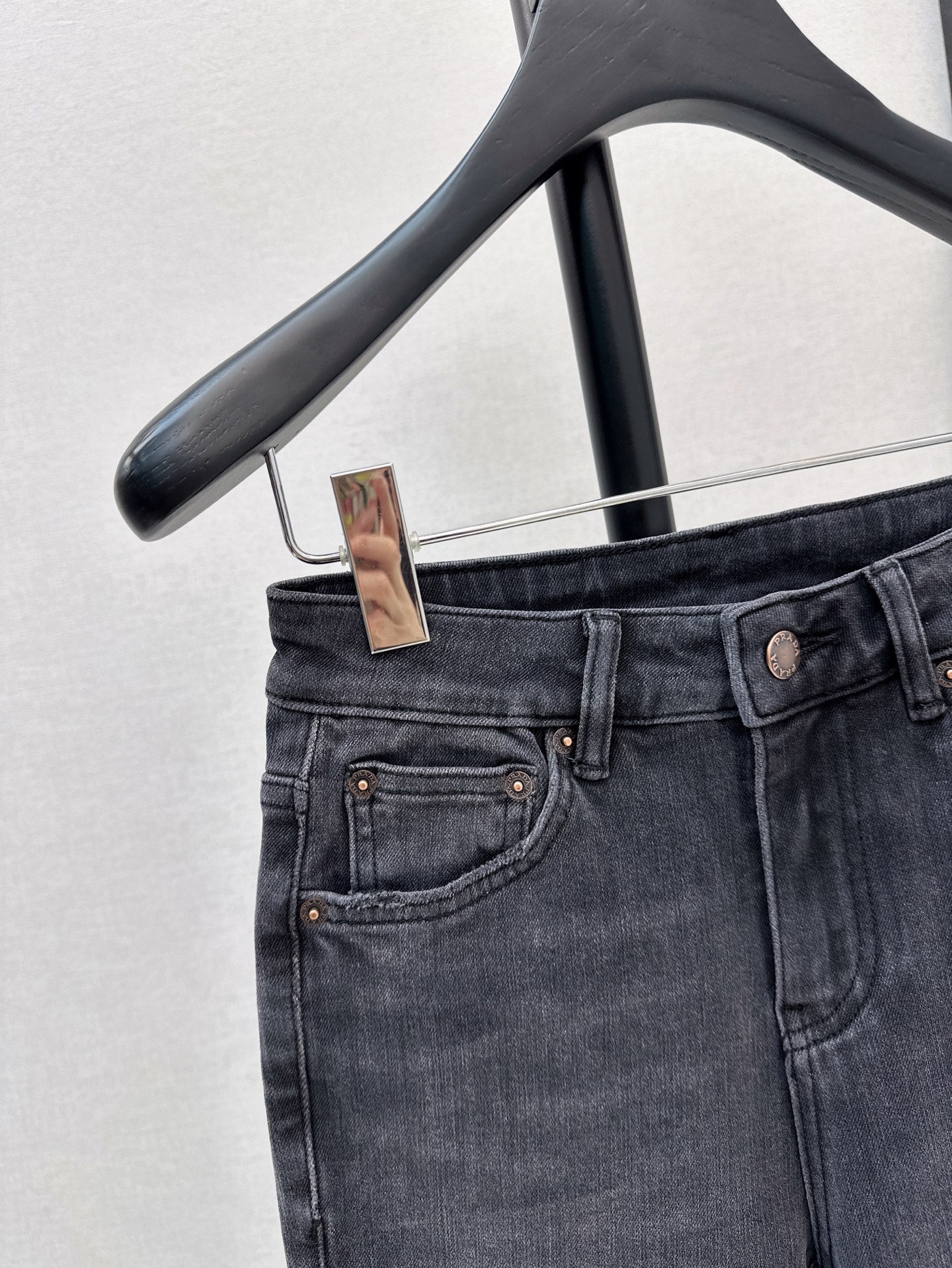 P 25ss embroidered jeans