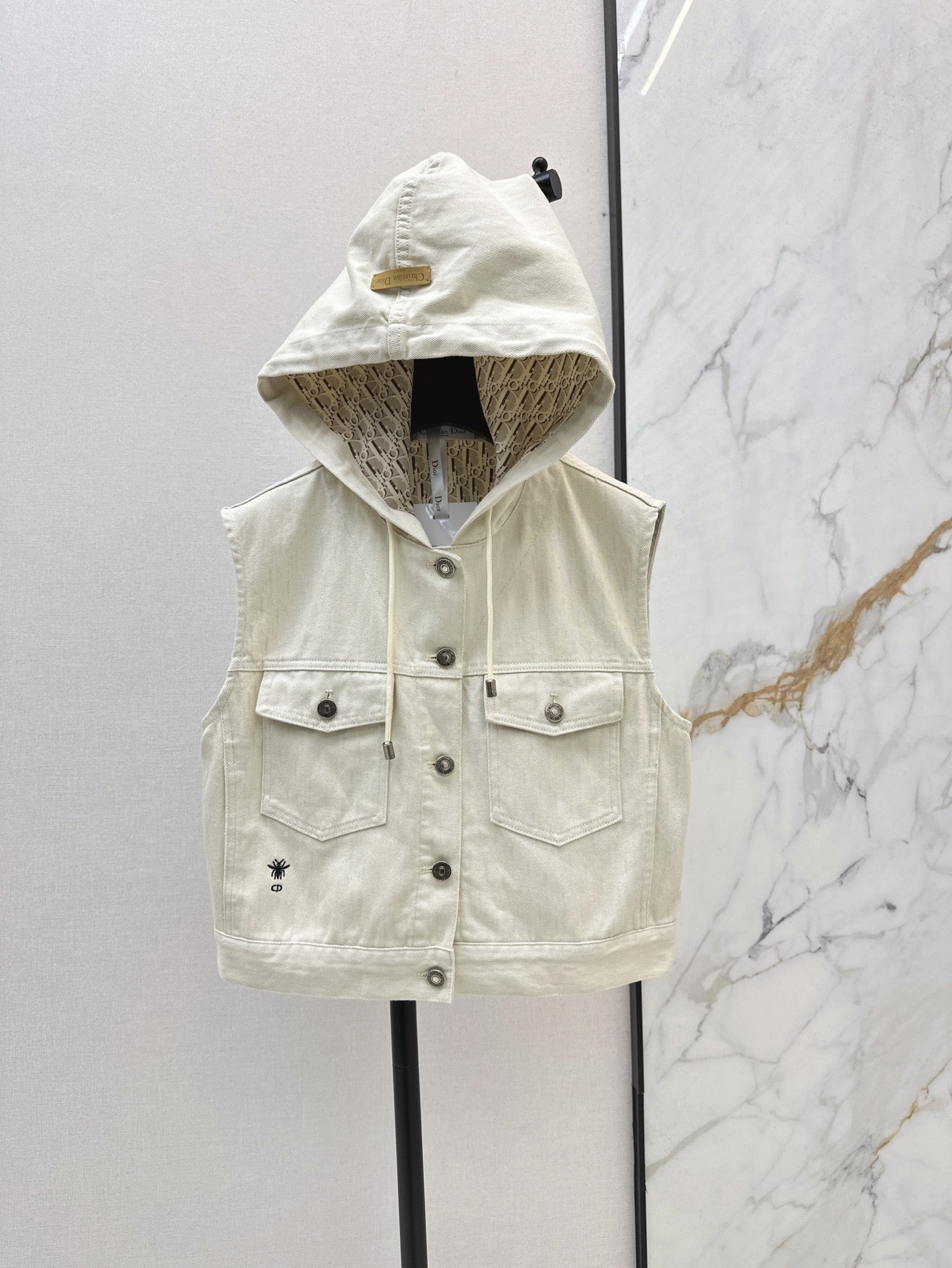 D 25ss miss hooded vest