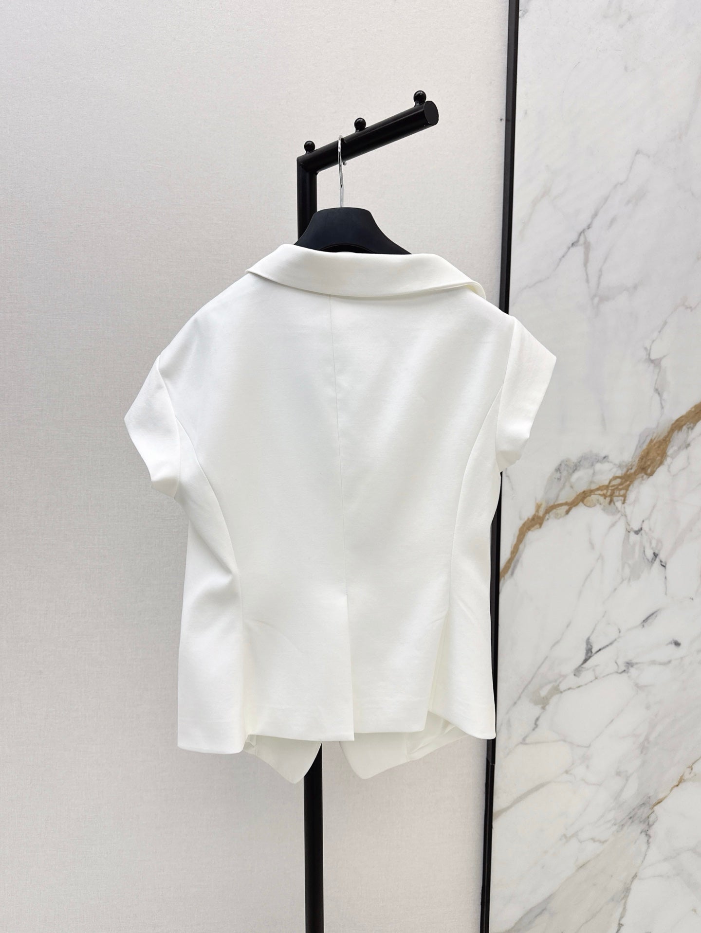 D 25ss slant collar vest