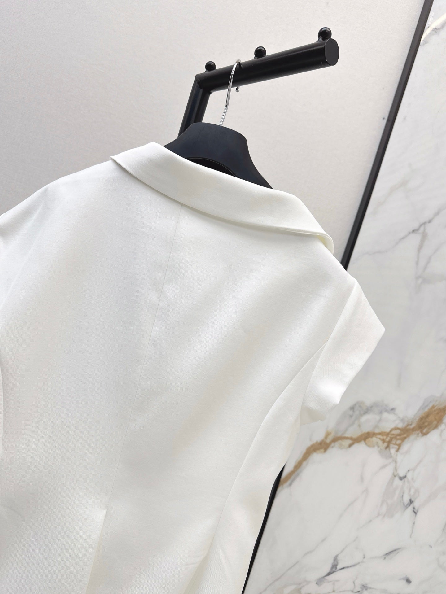 D 25ss slant collar vest