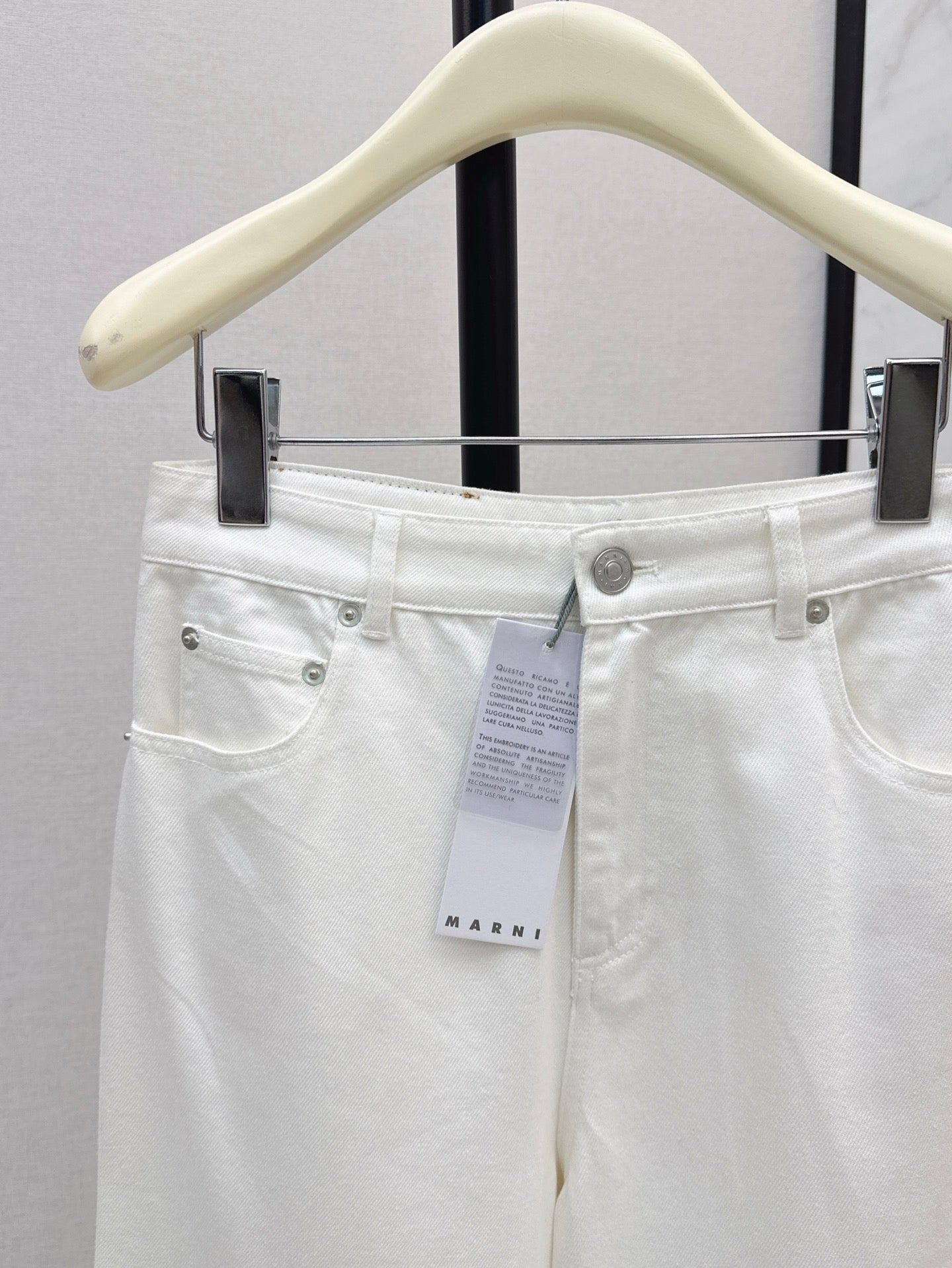 ma 25ss embroidered jeans