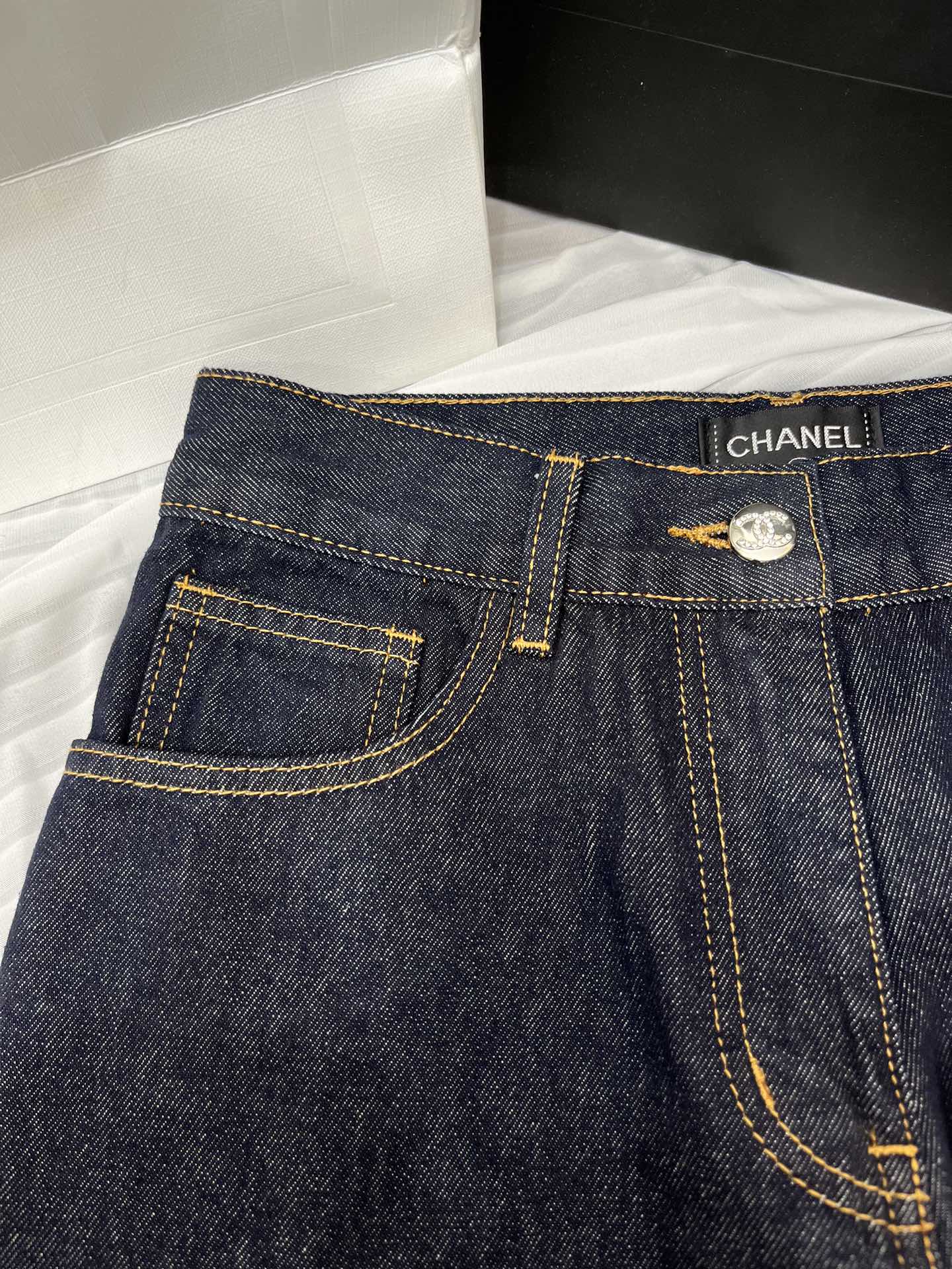 ch 25ss embroidered jeans