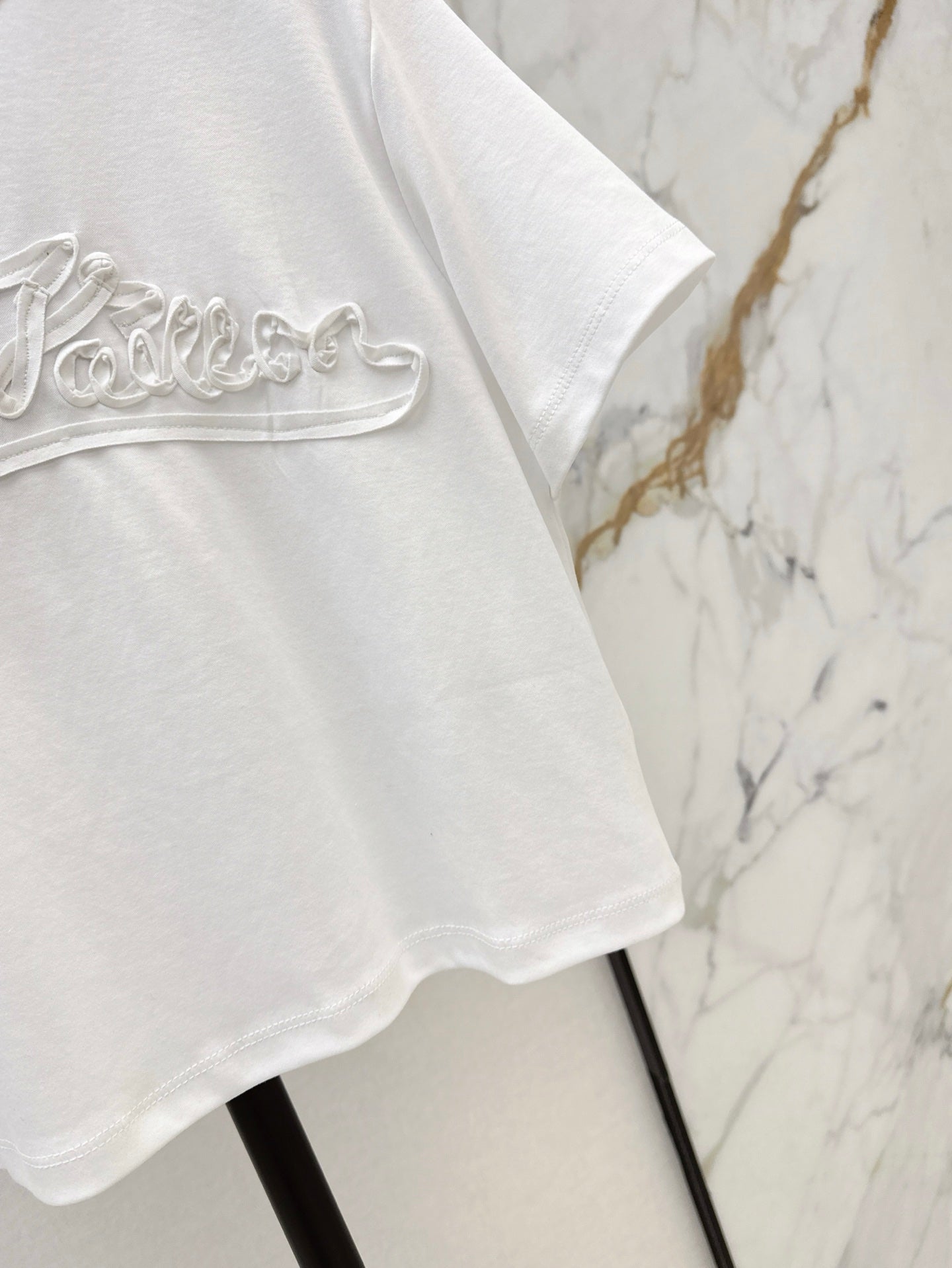 L 25ss embossed t-shirt