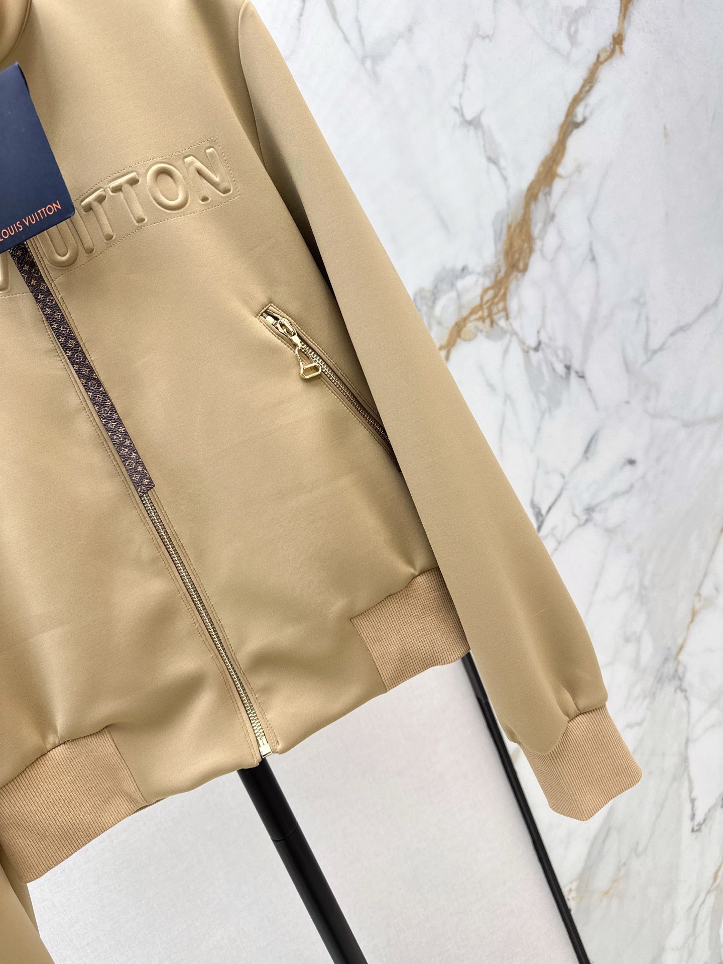 L 25ss embossed jacket