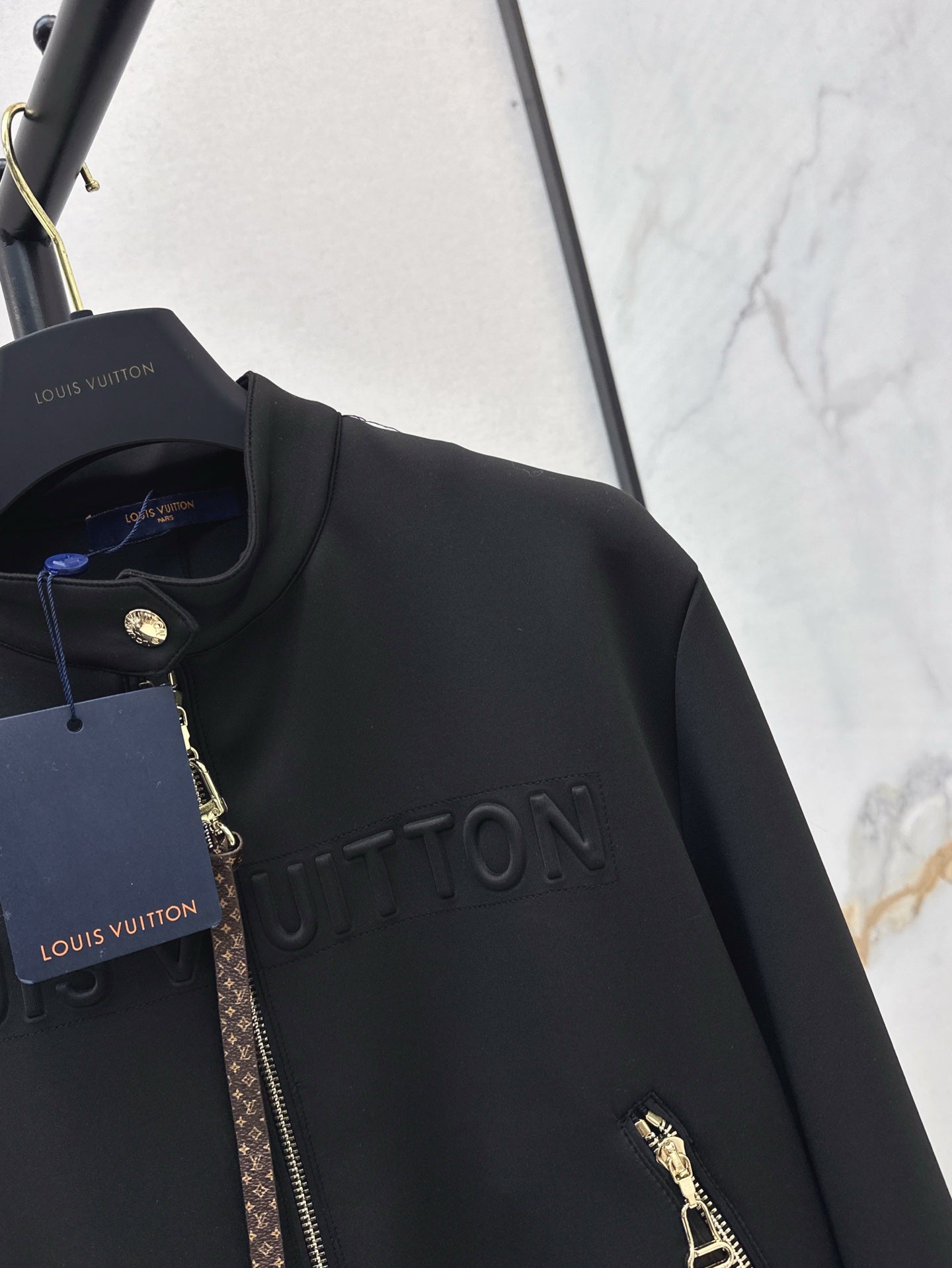 L 25ss embossed jacket