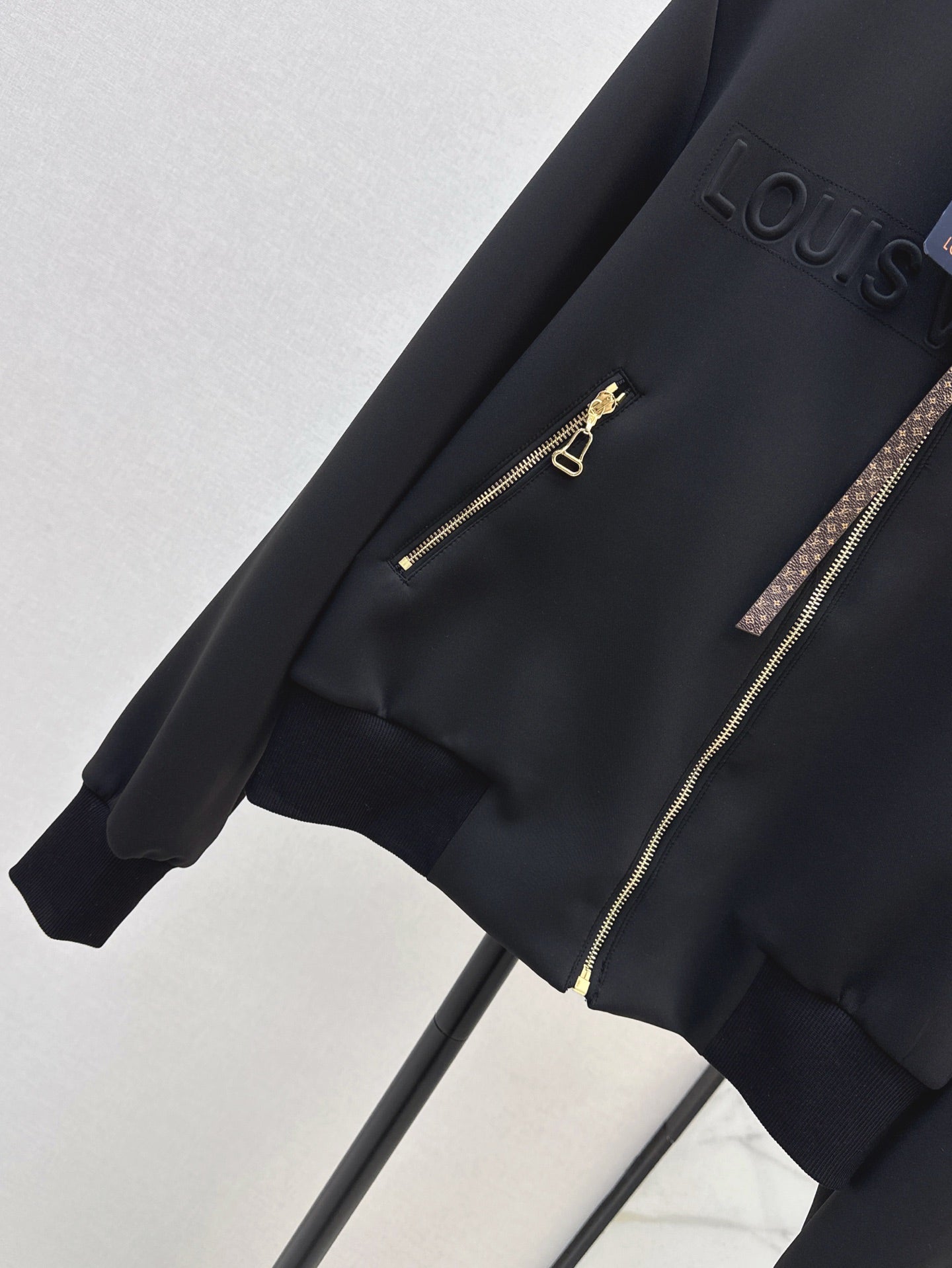 L 25ss embossed jacket