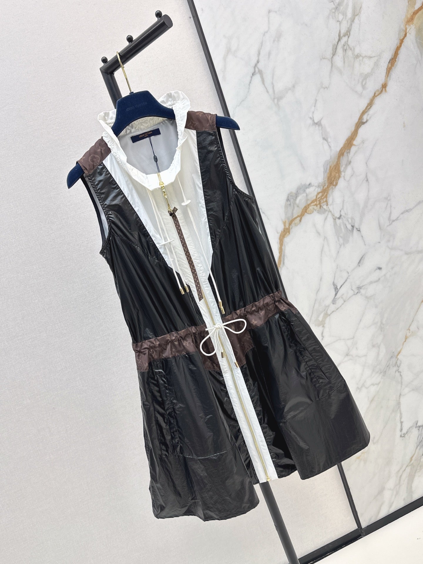 L 25ss sleeveless dress