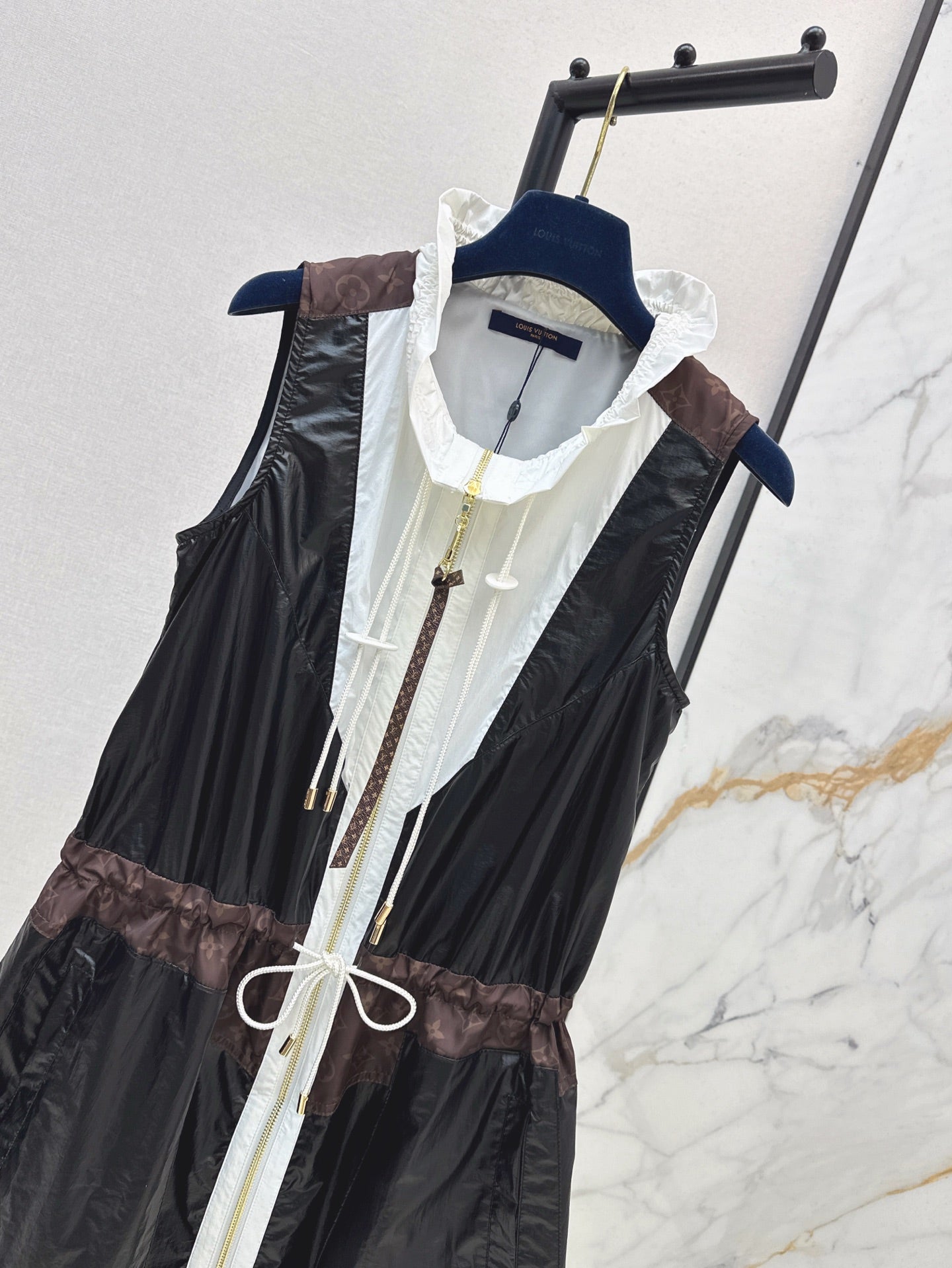 L 25ss sleeveless dress