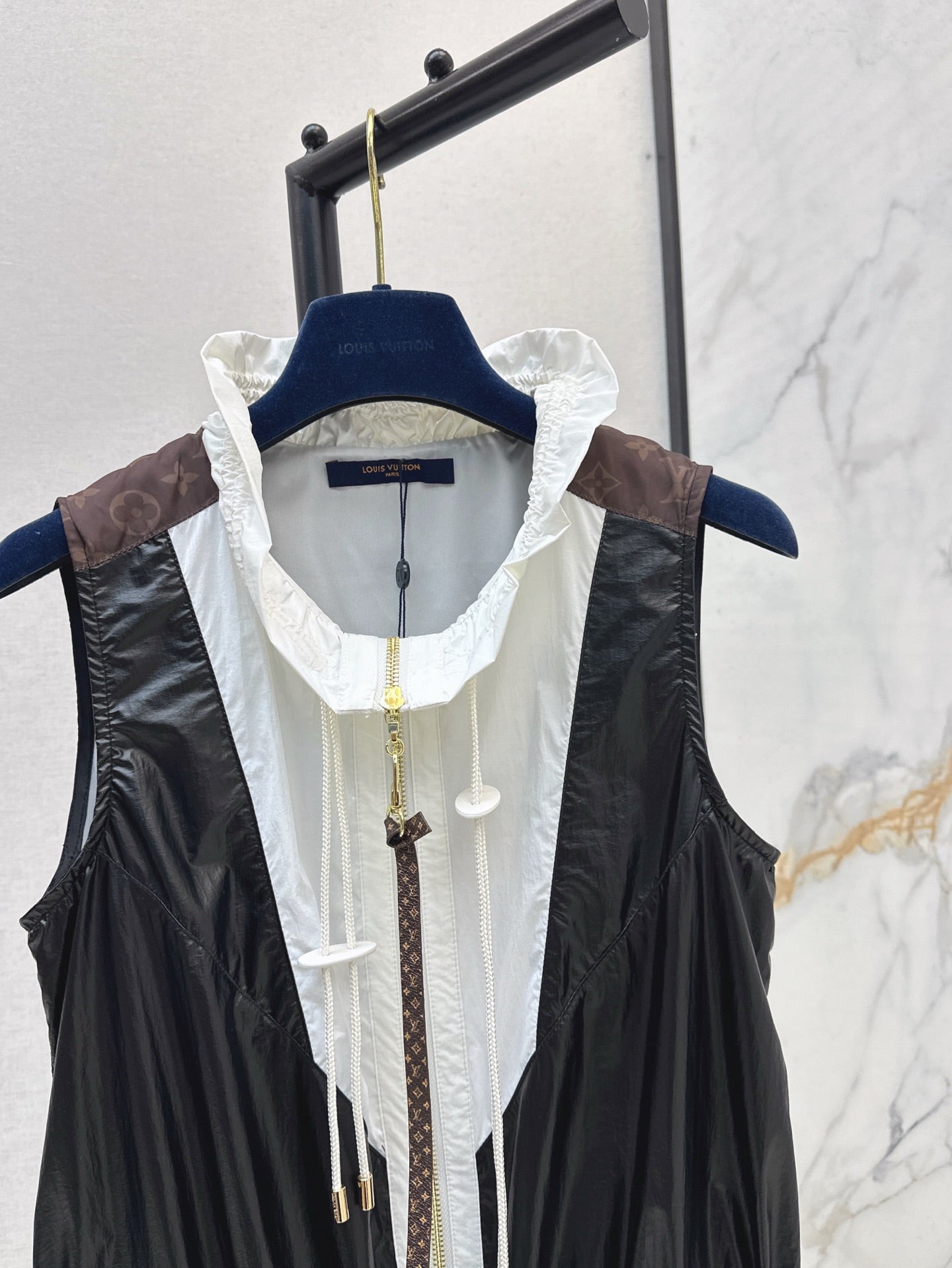 L 25ss sleeveless dress